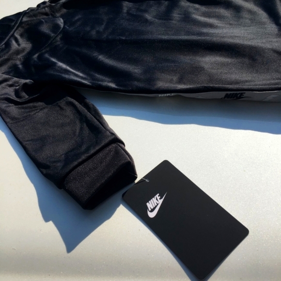 NIKE One Piece Tracksuit / Jumpsuit Size 12 Months Black - Picture 4 of 6